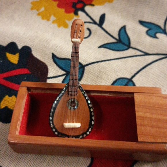 Hand-Crafted Mini-Guitar - Picture 3 of 8